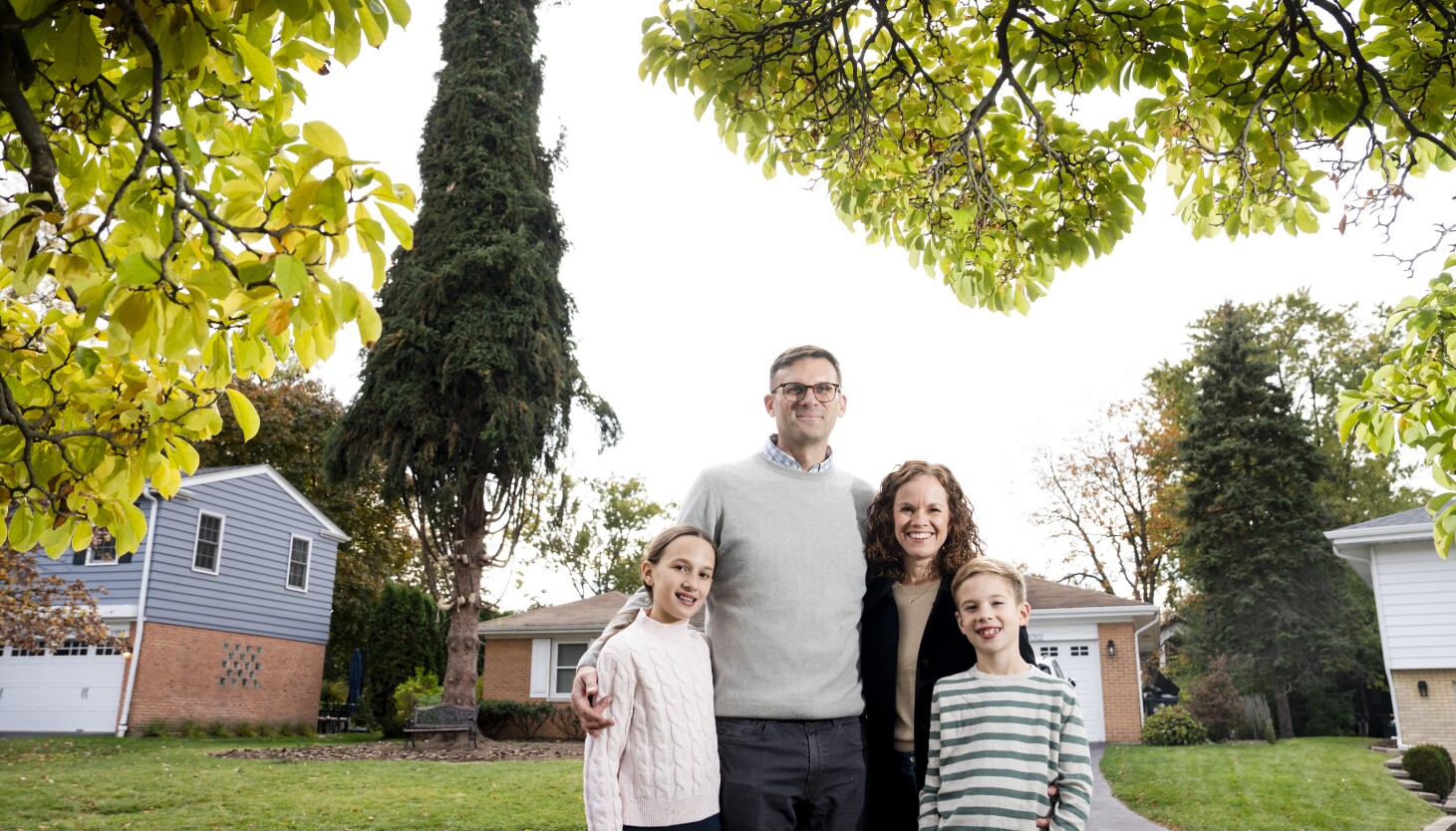 Cette année, l'arbre de Noël du Millennium Park est un épicéa de Norvège de 67 pieds de haut provenant de Glenview. 6 Cette année, l'arbre de Noël du Millennium Park est un épicéa de Norvège de 67 pieds de haut provenant de Glenview. - 5