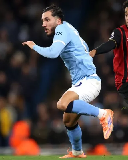 Rayan Cherki reçoit un soutien majeur à Man City avant la rencontre avec Florian Wirtz et le test contre Liverpool. 12 Rayan Cherki reçoit un soutien majeur à Man City avant la rencontre avec Florian Wirtz et le test contre Liverpool. - 11