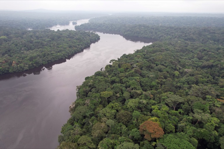 Entretien avec le ministre Eriksen 17 Rivière Ivindo. Gabon. Image par Rhett Butler / Mongabay.