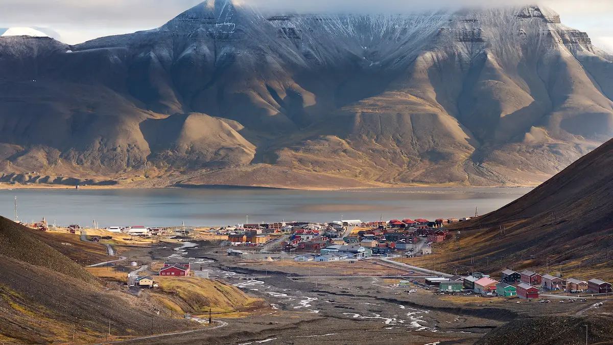 Longyearbyen, en Norvège, et Ushuaia, en Argentine, sont à des extrémités opposées de la Terre, mais ont beaucoup en commun. 16 Longyearbyen, en Norvège, et Ushuaia, en Argentine, sont à des extrémités opposées de la Terre, mais ont beaucoup en commun. - 15