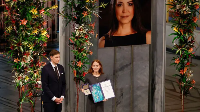 La chanteuse vénézuélienne Machado arrive en Norvège après que sa fille a accepté le prix Nobel de la paix en son nom 4 La chanteuse vénézuélienne Machado arrive en Norvège après que sa fille a accepté le prix Nobel de la paix en son nom - 3