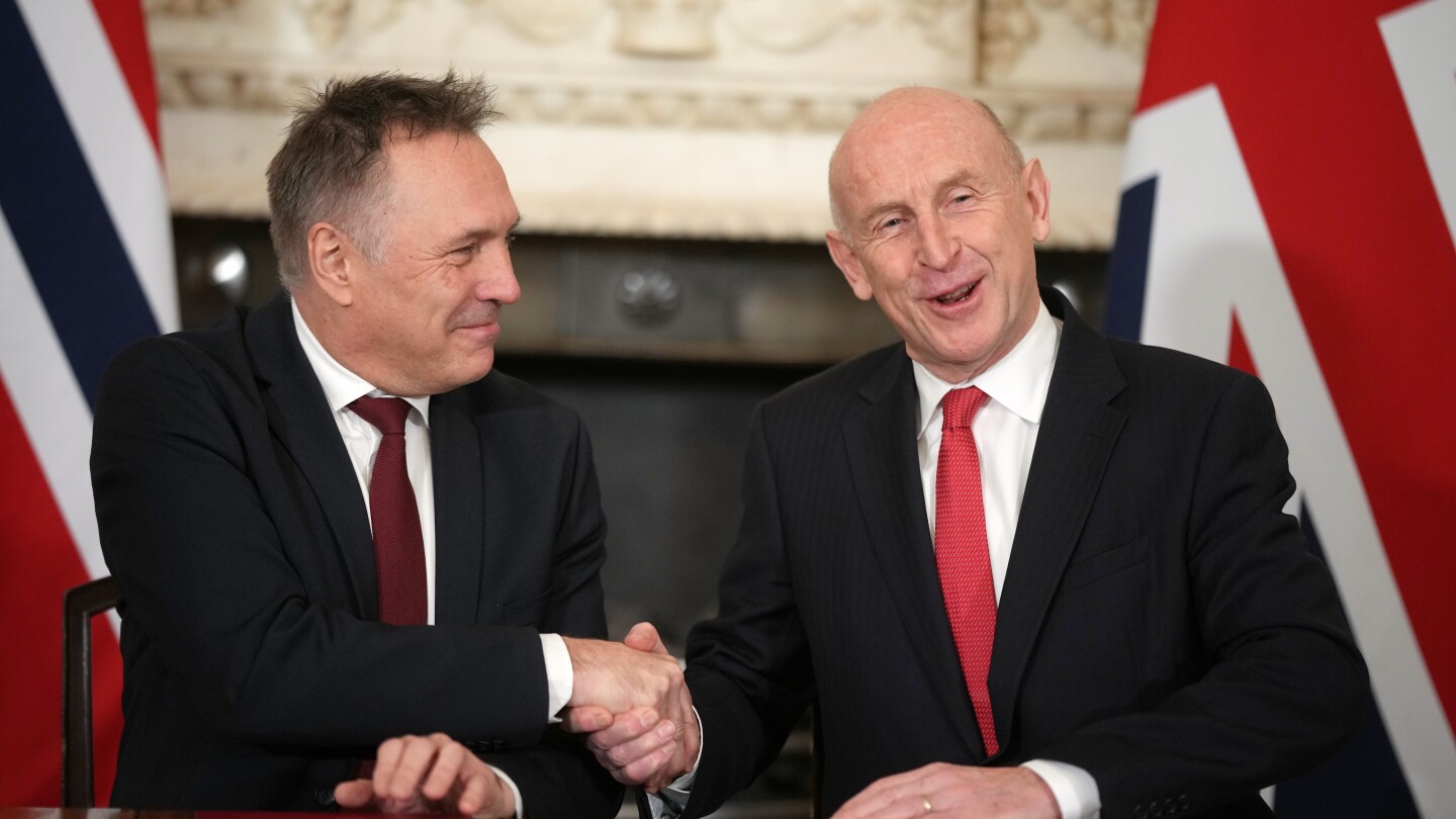 Le Royaume-Uni et la Norvège vont organiser des patrouilles navales conjointes pour protéger les câbles sous-marins et chasser les sous-marins russes. 4 Le Royaume-Uni et la Norvège vont organiser des patrouilles navales conjointes pour protéger les câbles sous-marins et chasser les sous-marins russes. - 3