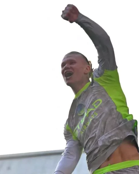 Les réactions de Rayan Cherki et Erling Haaland face aux supporters de Crystal Palace devraient ravir Man City. 2 Les réactions de Rayan Cherki et Erling Haaland face aux supporters de Crystal Palace devraient ravir Man City. - 1