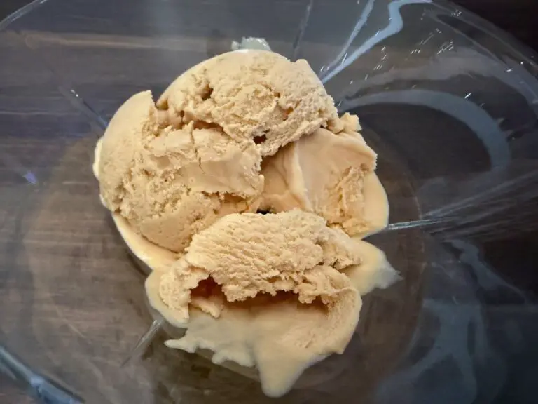 Le meilleur de la "vie en Norvège" en 2025 16 Gros plan sur la glace brunost. Photo : David Nikel.