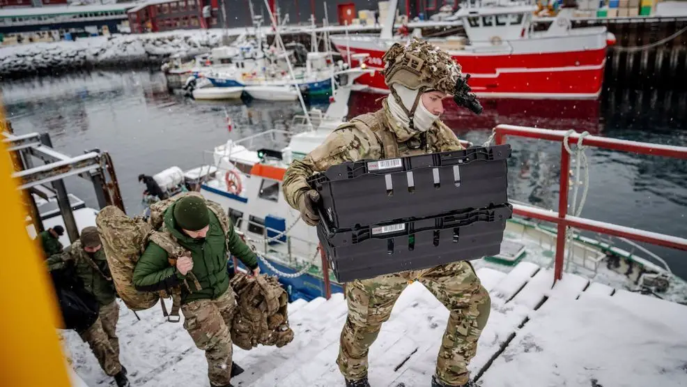 Le Premier ministre norvégien confirme que le SMS de Trump établissait un lien entre les tensions au Groenland et le prix Nobel de la paix 10 Des soldats danois débarquent au port de Nuuk, au Groenland, le dimanche 18 janvier 2026. (Mads Claus Rasmussen/Ritzau Scanpix via AP)