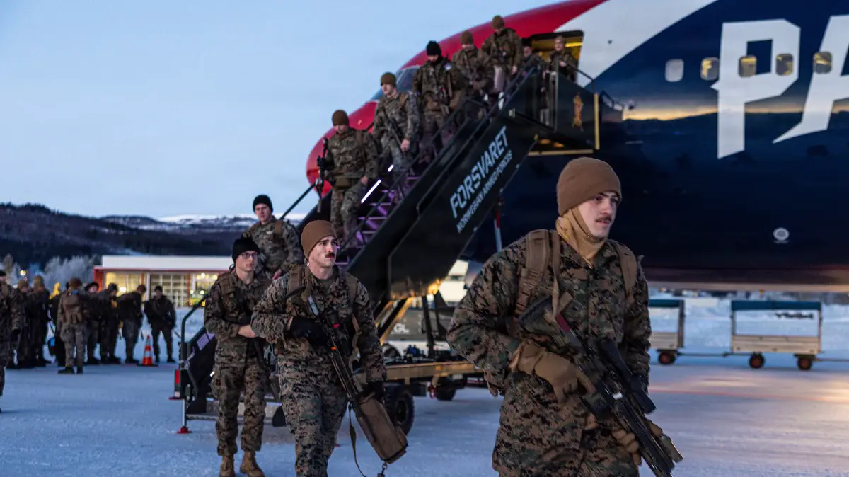 Les Marines se sont envolés pour la Norvège à bord du jet des New England Patriots 8 Les Marines se sont envolés pour la Norvège à bord du jet des New England Patriots - 7