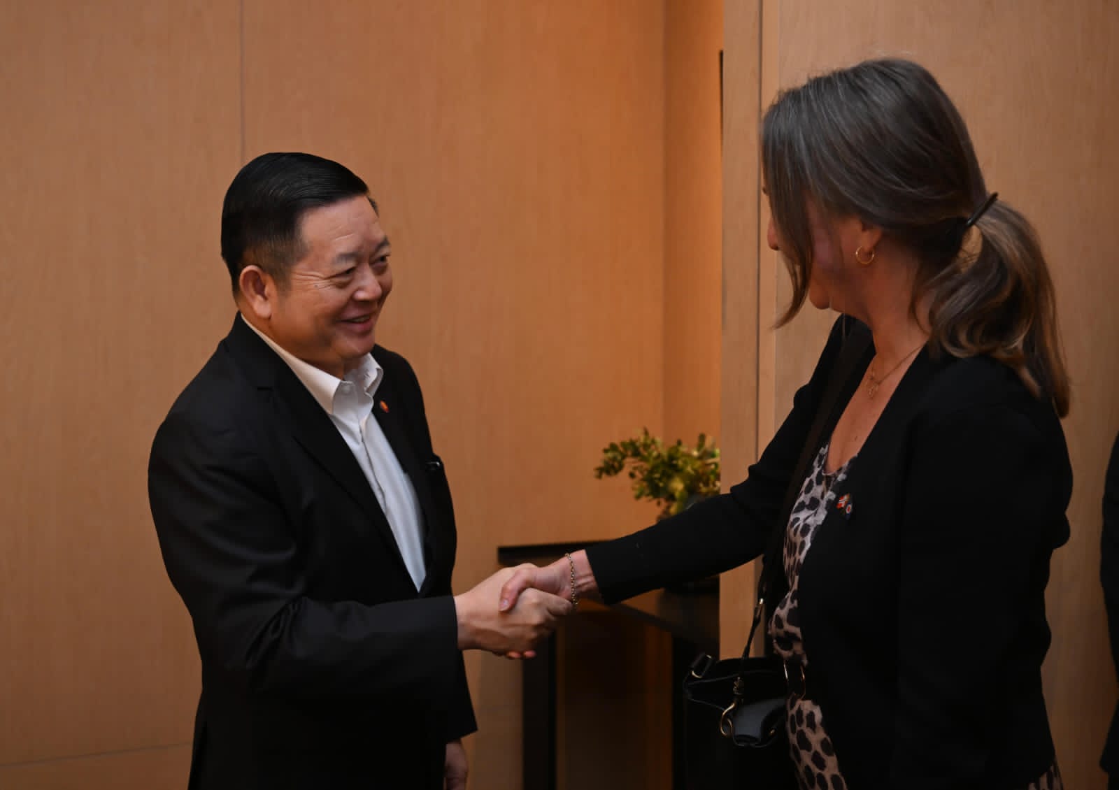 Le secrétaire général de l'ASEAN organise un dîner de travail avec l'ambassadeur de Norvège auprès de l'ASEAN 4 Le secrétaire général de l'ASEAN organise un dîner de travail avec l'ambassadeur de Norvège auprès de l'ASEAN - 3