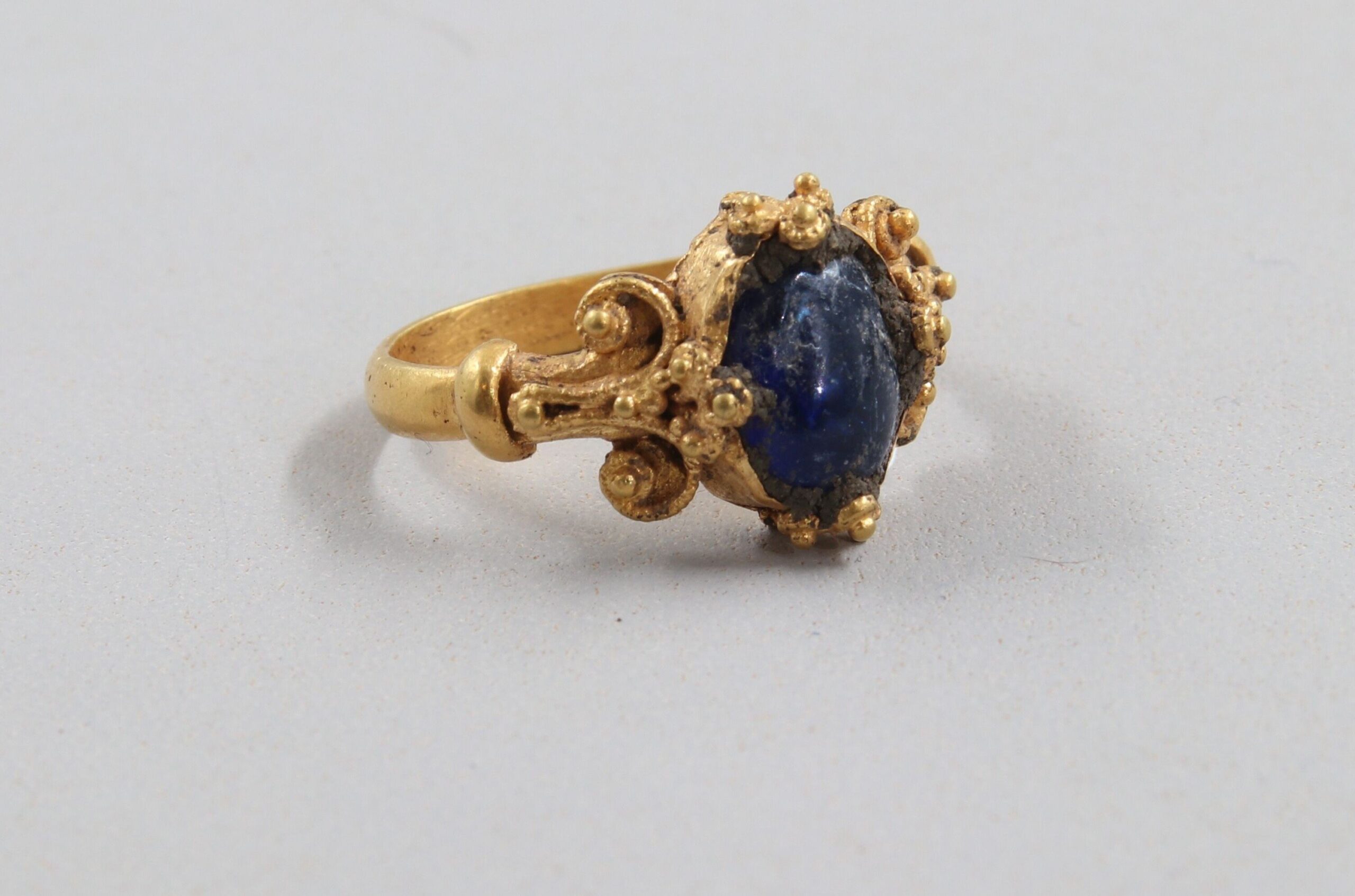 Une bague médiévale en or découverte en Norvège 12 Une bague médiévale en or découverte en Norvège - 11