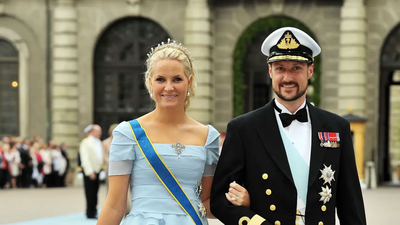 Qui est la princesse héritière Mette-Marit de Norvège ? La future reine controversée qui est citée dans les dossiers Epstein, quelques jours avant que son fils ne soit jugé pour viol 6 Qui est la princesse héritière Mette-Marit de Norvège ? La future reine controversée qui est citée dans les dossiers Epstein, quelques jours avant que son fils ne soit jugé pour viol - 5