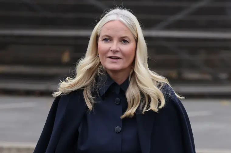 Les e-mails d'Epstein éclaboussent l'élite européenne, de la princesse héritière de Norvège au « prince des ténèbres » britannique 9 Le prince héritier Haakon et la princesse héritière Mette-Marit en visite à Berlin