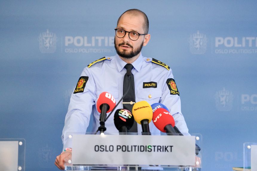 La princesse héritière Mette-Marit de Norvège sous les feux de la rampe à cause des e-mails d'Epstein et du procès pour viol de son fils Marius Borg Høiby 10 Le procureur Andreas Kruszewski, du district policier d'Oslo, fait le point sur l'affaire contre Marius Borg Høiby au siège de la police à Gronland, Oslo, le 27 juin 2025.