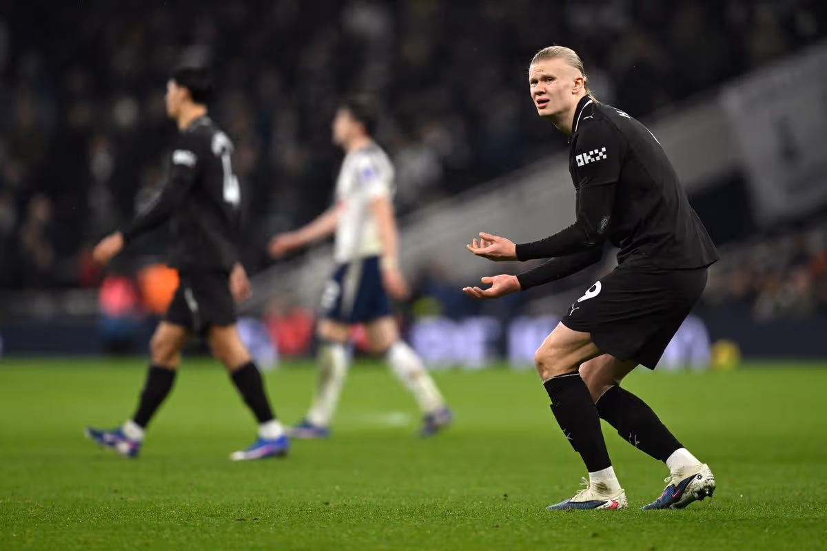 Manchester City maudit Tottenham au milieu de la sombre réalité du titre d'Arsenal 7 LONDRES, ANGLETERRE – 01 FÉVRIER : Erling Haaland de Manchester City réagit lors du match de Premier League entre Tottenham Hotspur et Manchester City au Tottenham Hotspur Stadium le 01 février 2026 à Londres, en Angleterre. (Photo de Mike Hewitt/Getty Images)