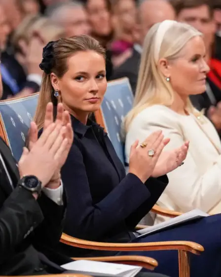 « À la recherche d'une épouse » : la princesse héritière de Norvège fait face à une vague de critiques en raison de ses liens avec Epstein ; elle présente ses excuses 2 « À la recherche d'une épouse » : la princesse héritière de Norvège fait face à une vague de critiques en raison de ses liens avec Epstein ; elle présente ses excuses - 1