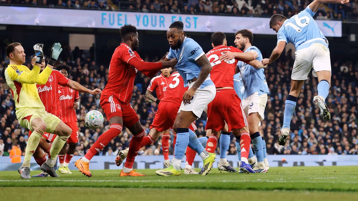 La tardive réaction de Pep Guardiola ne peut pas sauver un Manchester City en désordre face à Nottingham Forest. 2 La tardive réaction de Pep Guardiola ne peut pas sauver un Manchester City en désordre face à Nottingham Forest. - 1