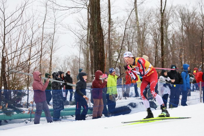 Klæbo remporte une course effrénée de 20 km sur piste détrempée ; la Norvège rafle le podium de l'épreuve de fond masculine. Une fois de plus. 18 Klæbo remporte une course effrénée de 20 km sur piste détrempée ; la Norvège rafle le podium de l'épreuve de fond masculine. Une fois de plus. - 17
