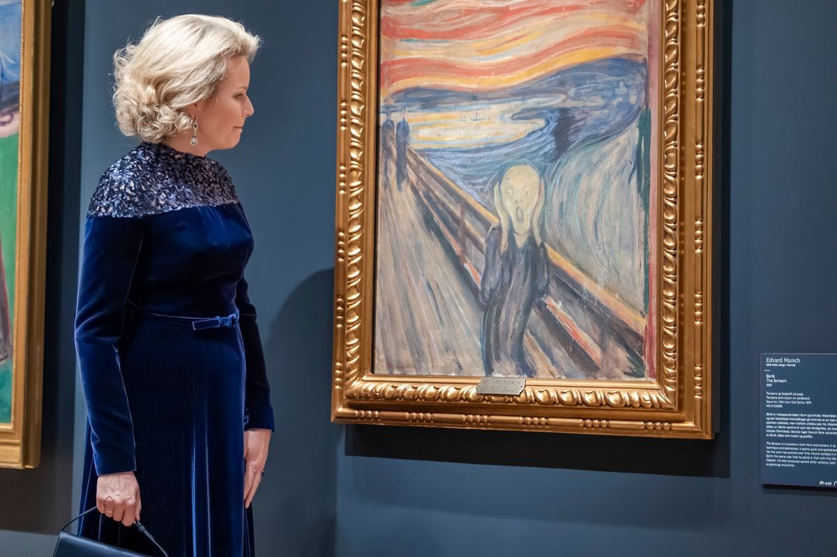 La reine Mathilde enfreint le protocole en Norvège avec un moment saisissant au musée devant « Le Cri » 18 La reine Mathilde de Belgique a offert l’une des images les plus marquantes de sa récente visite d’État en Norvège, une photographie la montrant en train de contempler tranquillement « Le Cri ».