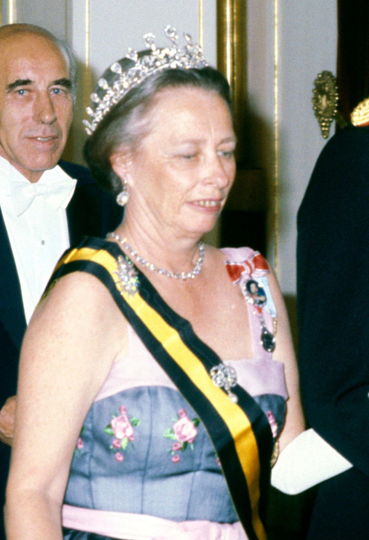 Des diadèmes étincelants lors du banquet d'État organisé à l'occasion de la visite belge en Norvège 33 La princesse Ragnhild assiste à un banquet d'État en l'honneur du président du Portugal en visite au Palais royal d'Oslo, en juin 1980 (Bjørn Sigurdsøn/NTB/Alamy)