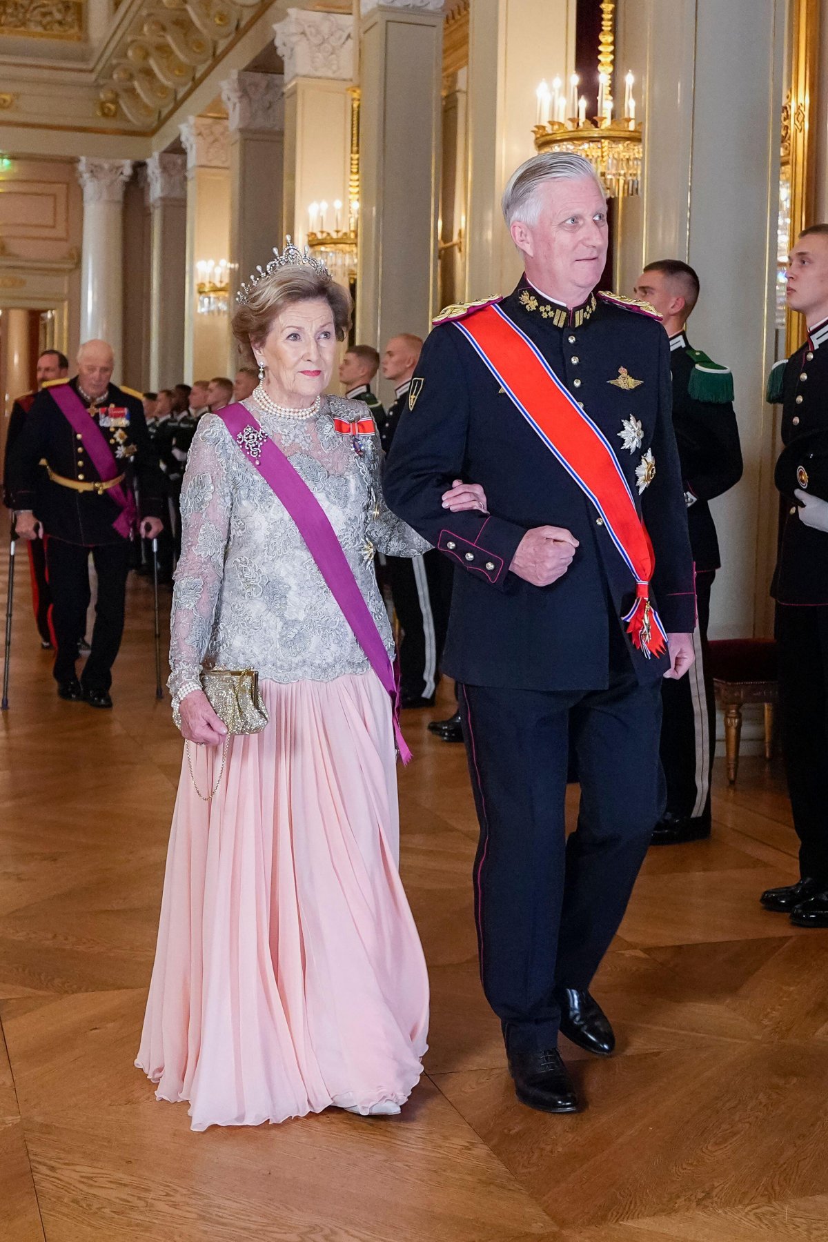 Des diadèmes étincelants lors du banquet d'État organisé à l'occasion de la visite belge en Norvège 35 Le roi et la reine de Norvège organisent un banquet d'État en l'honneur du roi et de la reine des Belges en visite au Palais royal d'Oslo, le 24 mars 2026 (Lise Åserud/NTB/Alamy)