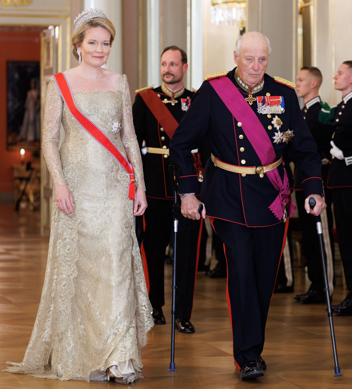 Des diadèmes étincelants lors du banquet d'État organisé à l'occasion de la visite belge en Norvège 37 Le roi et la reine de Norvège organisent un banquet d'État en l'honneur du roi et de la reine des Belges en visite au Palais royal d'Oslo, le 24 mars 2026 (BENOIT DOPPAGNE/Agence Belga/Alamy)