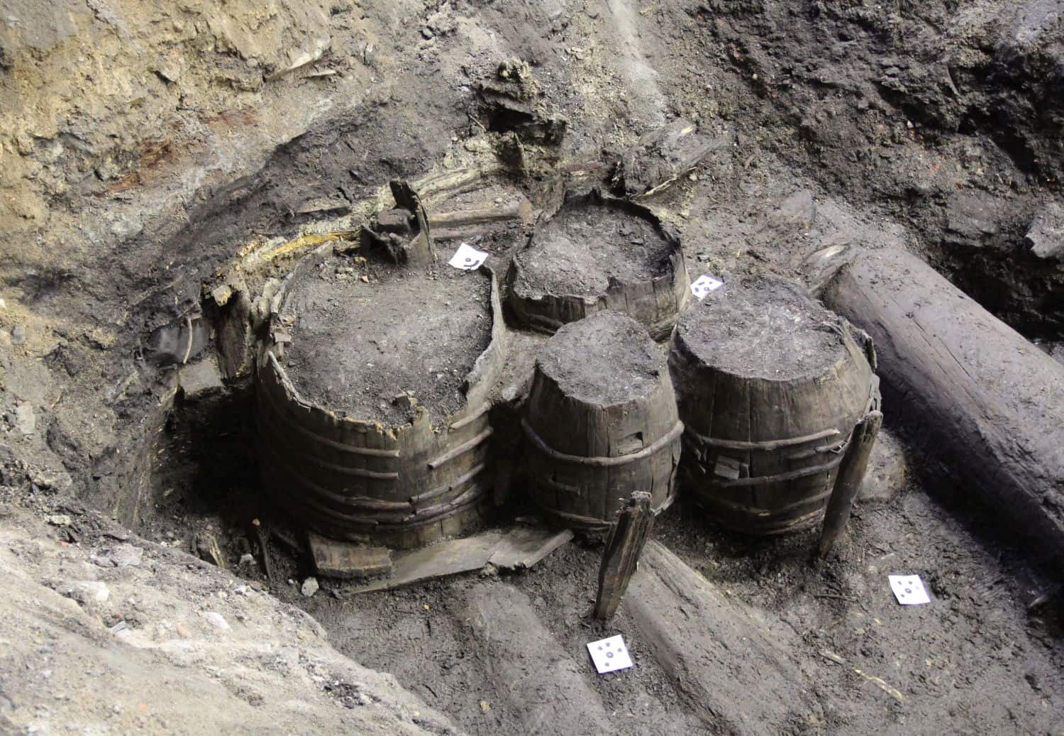 Des archéologues découvrent en Norvège de mystérieux tonneaux du XVIIe siècle qui révèlent comment étaient construites les villes au début de l'ère moderne 8 Des archéologues découvrent en Norvège de mystérieux tonneaux du XVIIe siècle qui révèlent comment étaient construites les villes au début de l'ère moderne - 7