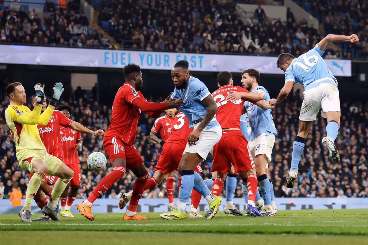 La tardive réaction de Pep Guardiola ne peut pas sauver un Manchester City en désordre face à Nottingham Forest. 9 Manchester City a fait match nul 2-2 contre Nottingham Forest