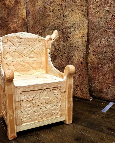 Un siège surélevé viking reconstitué en Norvège pour une exposition muséale 2 Un siège surélevé viking reconstitué en Norvège pour une exposition muséale - 1
