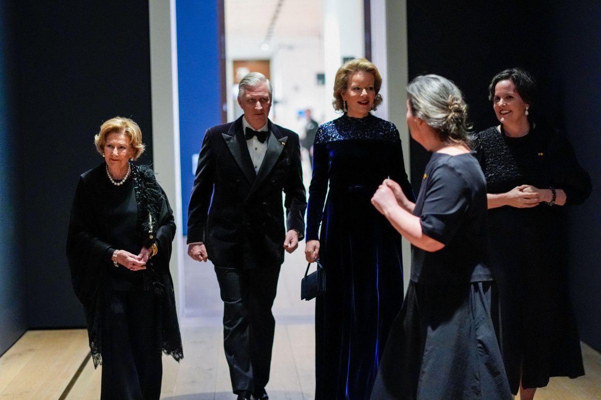 Des saphirs étincelants pour la reine Mathilde en Norvège 25 Le roi et la reine des Belges organisent un concert en l'honneur du roi et de la reine de Norvège au Musée national d'Oslo, le 25 mars 2026 (Terje Bendiksby/NTB/Alamy)