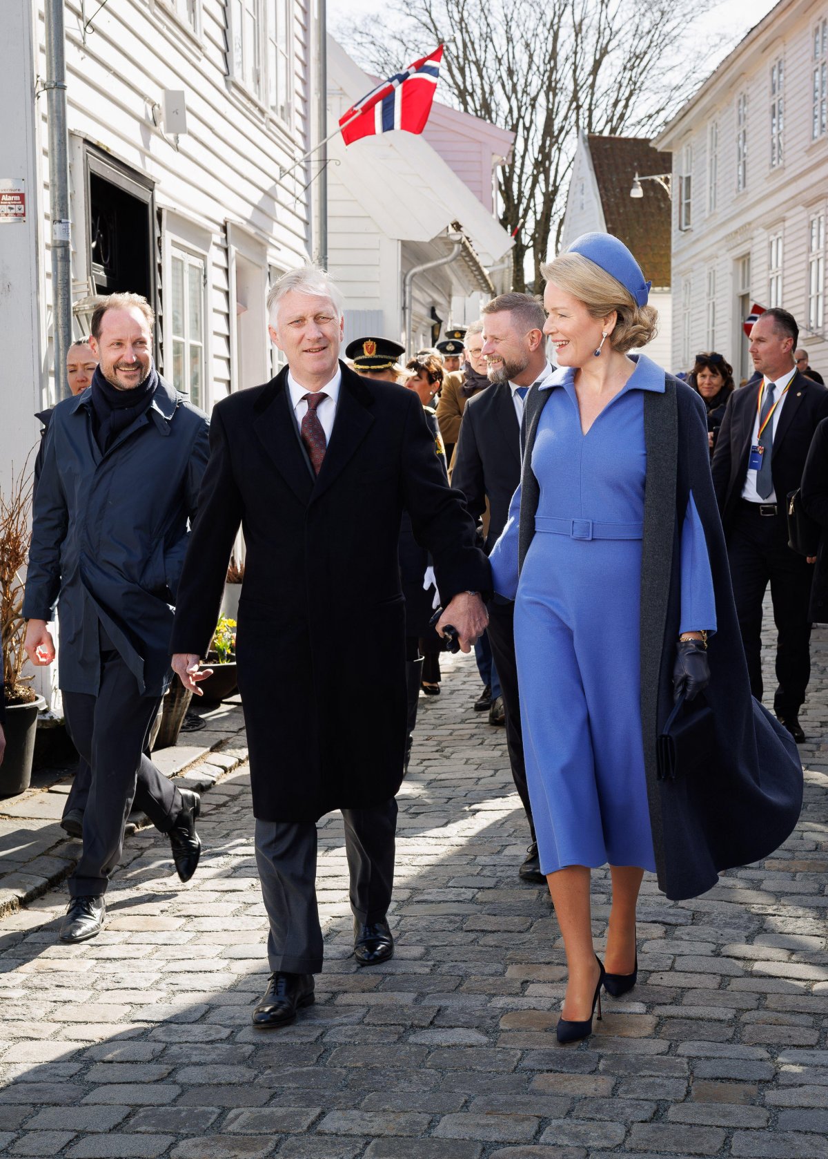 Des saphirs étincelants pour la reine Mathilde en Norvège 31 Le roi et la reine des Belges ainsi que le prince héritier de Norvège en visite à Stavanger le 26 mars 2026 (BENOIT DOPPAGNE/Agence Belga/Alamy)