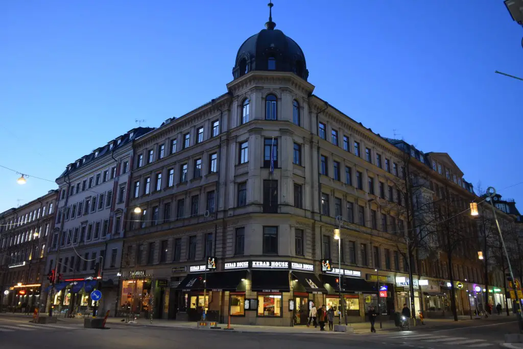 New Day Cafe - Photos de Suède et de Norvège 33 Vieux bâtiments à Stockholm, au crépuscule.