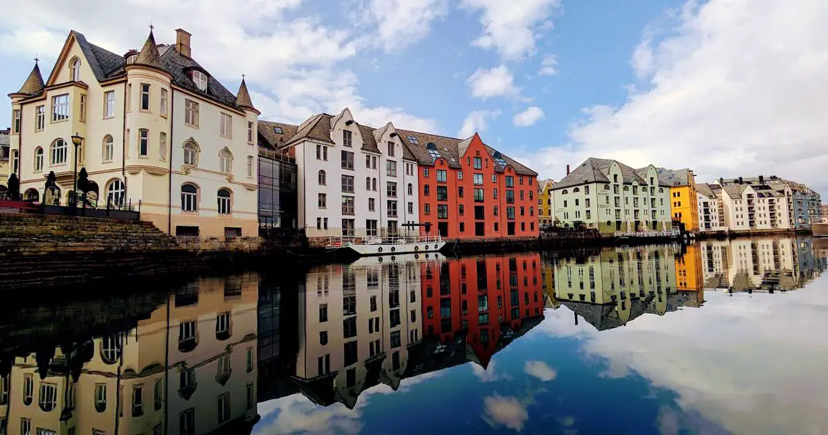 La « plus belle » ville de Norvège, point de départ de vacances en famille dans les fjords | Voyages 4 La « plus belle » ville de Norvège, point de départ de vacances en famille dans les fjords | Voyages - 3