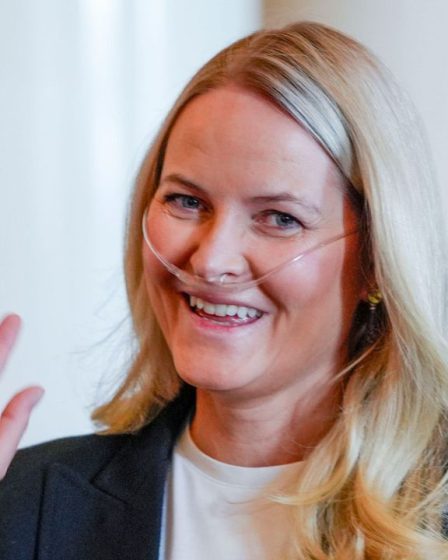 La princesse héritière Mette-Marit de Norvège fait sa réapparition — équipée d’un appareil à oxygène 27 La princesse héritière Mette-Marit de Norvège fait sa réapparition — équipée d’un appareil à oxygène - 26