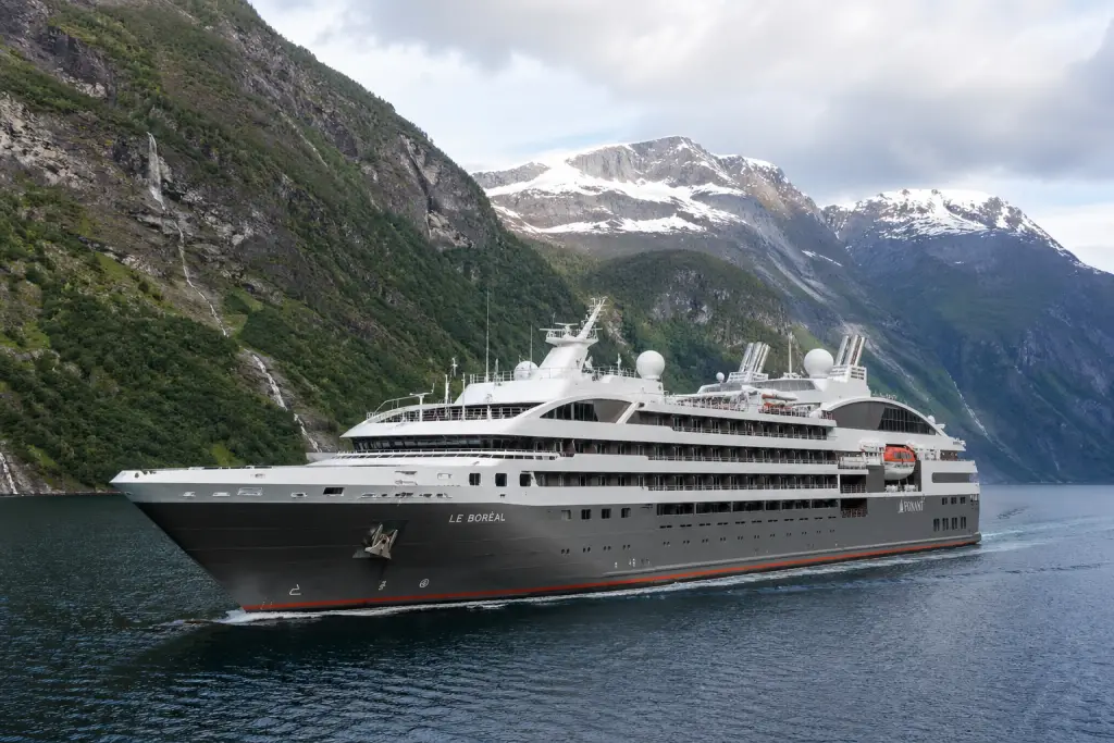 Le Boréal de Ponant dans les fjords norvégiens Croisière Ponant en Norvège : à quoi ressemble vraiment une croisière française dans les fjords - 6