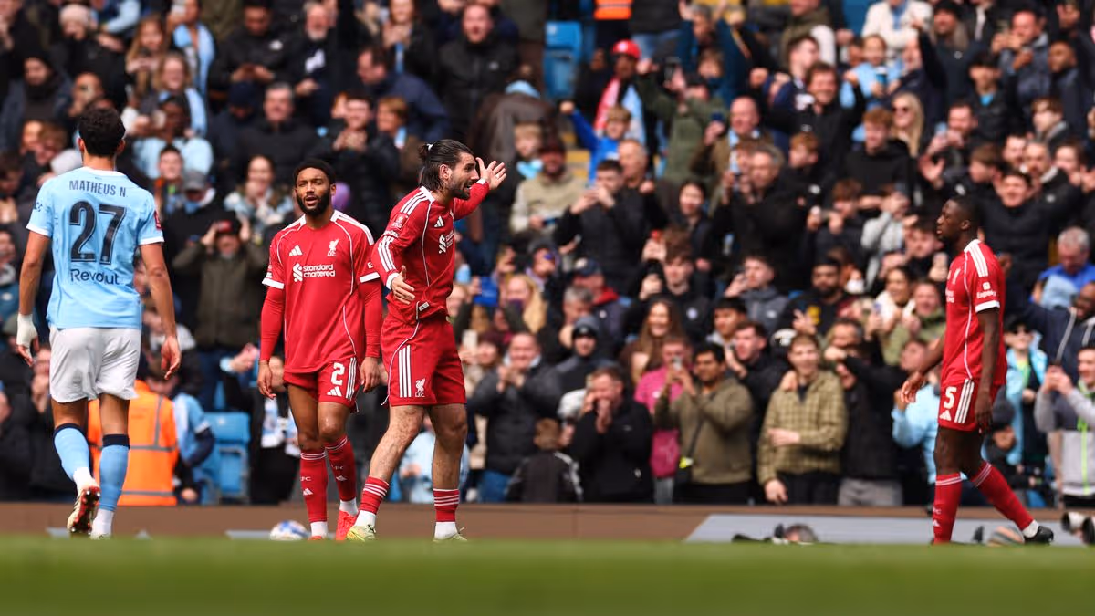 La star de Liverpool voit un « tournant » après avoir salué la domination de Man City 4 La star de Liverpool voit un « tournant » après avoir salué la domination de Man City - 3