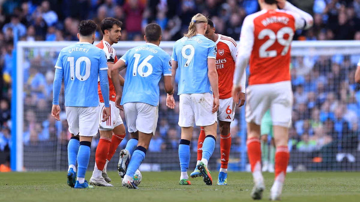 « Comment diable ? » Alan Shearer s'insurge contre le coup de tête de Gabriel, mais les experts se divisent sur l'appel de Man City contre Arsenal. 4 « Comment diable ? » Alan Shearer s'insurge contre le coup de tête de Gabriel, mais les experts se divisent sur l'appel de Man City contre Arsenal. - 3