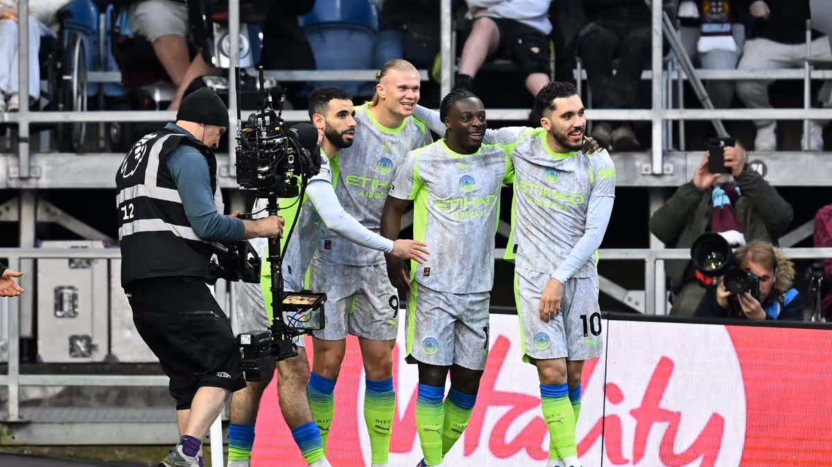 Notes des joueurs de Man City contre Burnley : Bernardo Silva brille tandis que six obtiennent 6/10. 6 Notes des joueurs de Man City contre Burnley : Bernardo Silva brille tandis que six obtiennent 6/10. - 5