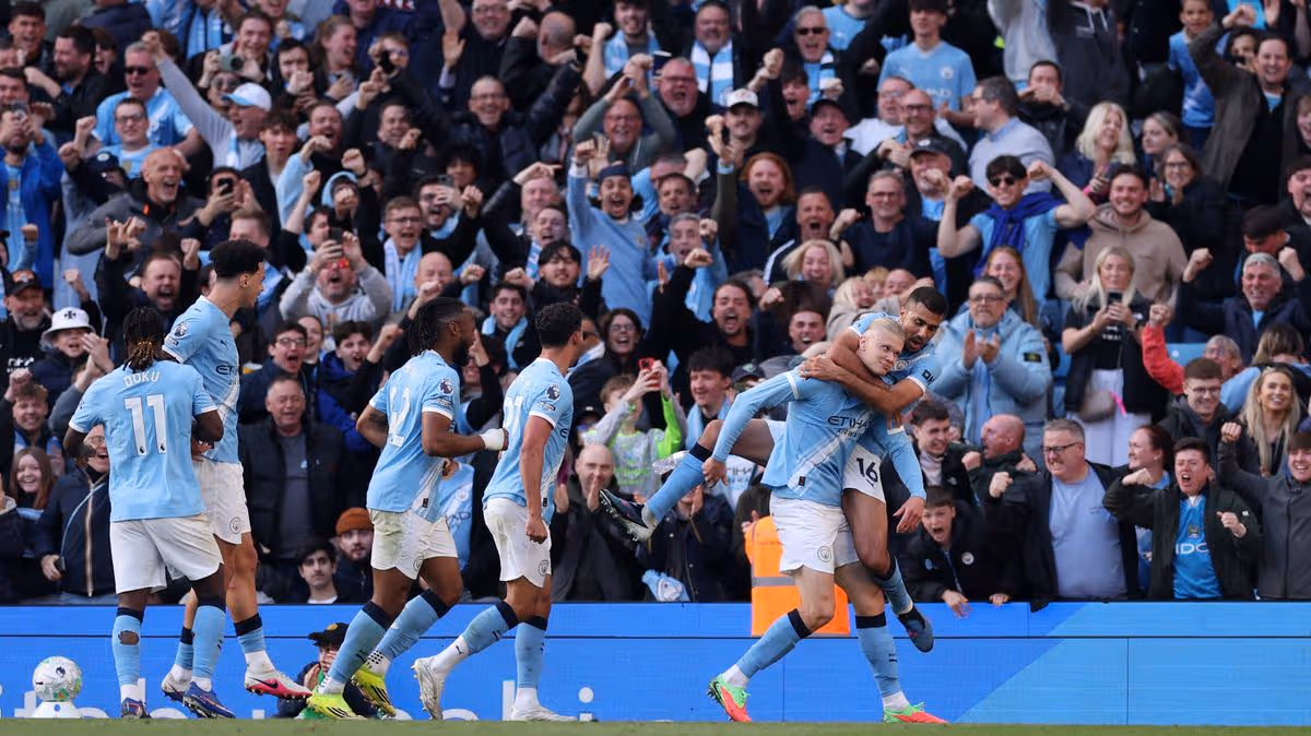 Man City fait un pas de géant au meilleur moment alors qu'Arsenal s'impose. 6 Man City fait un pas de géant au meilleur moment alors qu'Arsenal s'impose. - 5