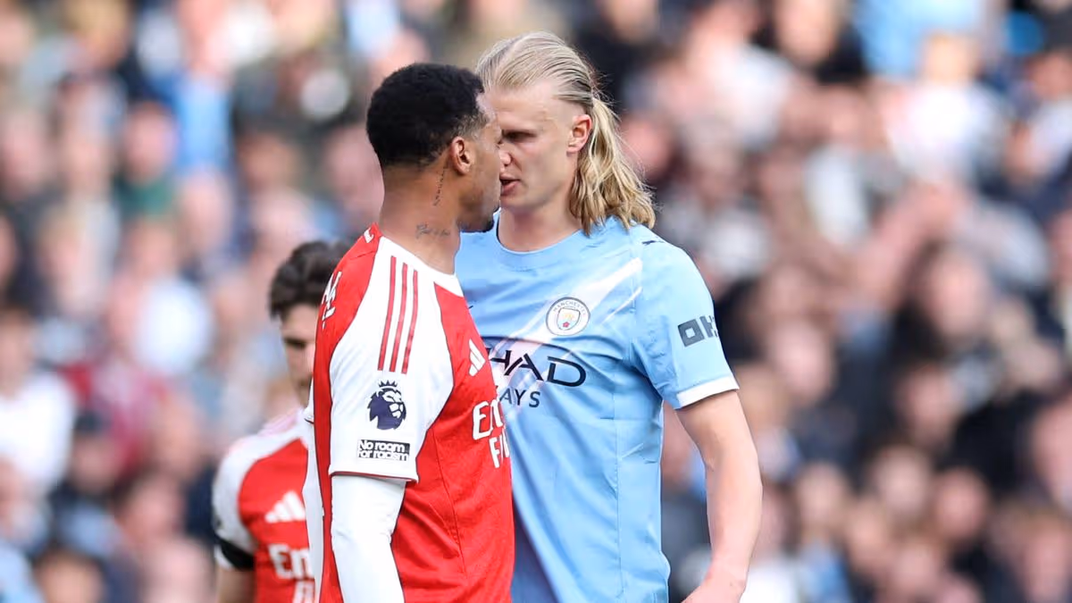 Man City a expliqué pourquoi Gabriel a évité le carton rouge pour le « coup de tête » d'Erling Haaland lors du choc contre Arsenal. 2 Man City a expliqué pourquoi Gabriel a évité le carton rouge pour le « coup de tête » d'Erling Haaland lors du choc contre Arsenal. - 1