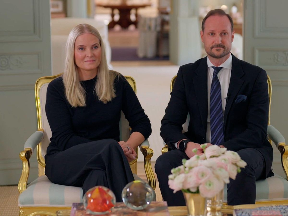 La princesse Ingrid devient la cible inattendue de la crise de confiance qui touche la famille royale norvégienne 12 Mette-Marit et Haakon devraient devenir roi et reine de Norvège