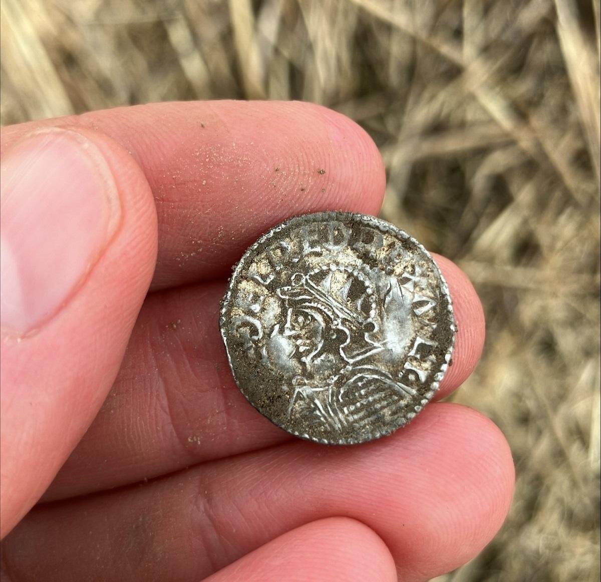 Le plus grand trésor de pièces de monnaie de l'époque viking jamais découvert en Norvège, avec plus de 3 150 pièces d'argent 9 Le plus grand trésor de pièces de l'ère viking jamais découvert en Norvège, avec plus de 3 150 pièces d'argent