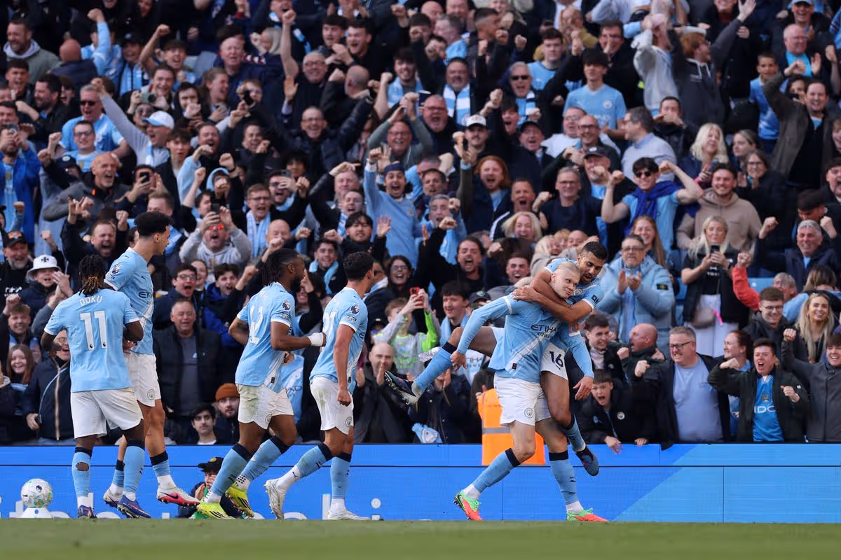 Erling Haaland célèbre la victoire de Manchester City