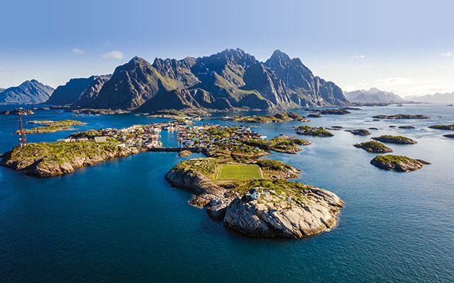 Naviguer le long de la côte sud de la Norvège : « Les paysages sont spectaculaires, on serpente entre de petits villages et d’étroits passages rocheux » 23 Vue aérienne de quelques îles norvégiennes