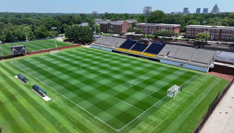 L'équipe de Norvège organisera une séance d'entraînement ouverte au public au stade de football de l'UNCG 4 L'équipe de Norvège organisera une séance d'entraînement ouverte au public au stade de football de l'UNCG - 3