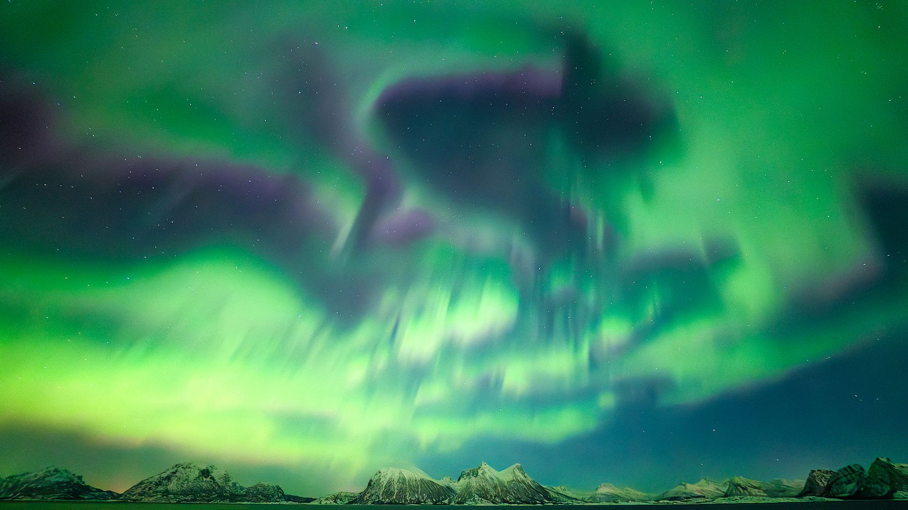 Un spectacle d’aurores boréales « pulsantes », rarement observé, immortalisé dans l’Arctique norvégien 4 Un spectacle d’aurores boréales « pulsantes », rarement observé, immortalisé dans l’Arctique norvégien - 3