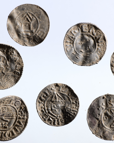 Découvrez le plus grand trésor de l'époque viking jamais découvert en Norvège. Avec près de 3 000 pièces et ce n'est pas fini, cette cache est une découverte unique 2 Découvrez le plus grand trésor de l'époque viking jamais découvert en Norvège. Avec près de 3 000 pièces et ce n'est pas fini, cette cache est une découverte unique - 1