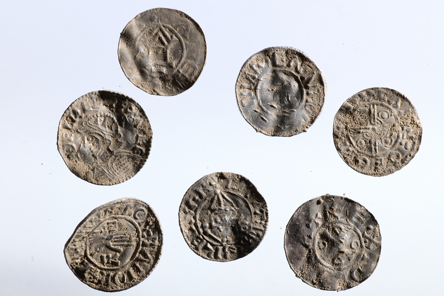 Découvrez le plus grand trésor de l'époque viking jamais découvert en Norvège. Avec près de 3 000 pièces et ce n'est pas fini, cette cache est une découverte unique 12 Découvrez le plus grand trésor de l'époque viking jamais découvert en Norvège. Avec près de 3 000 pièces et ce n'est pas fini, cette cache est une découverte unique - 11
