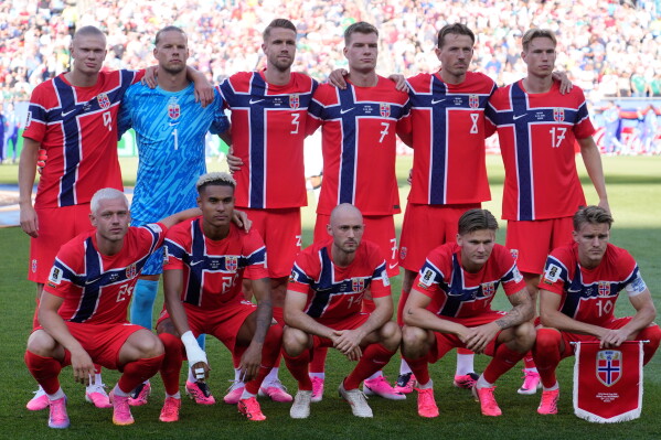 Pourquoi la Norvège a apporté de la nourriture de chez elle à la Coupe du monde 7 Les joueurs norvégiens posent avant le match de football de la Coupe du monde du groupe I opposant l’Irak à la Norvège à Foxborough, dans le Massachusetts, près de Boston, le mardi 16 juin 2026. (AP Photo/Charles Krupa)