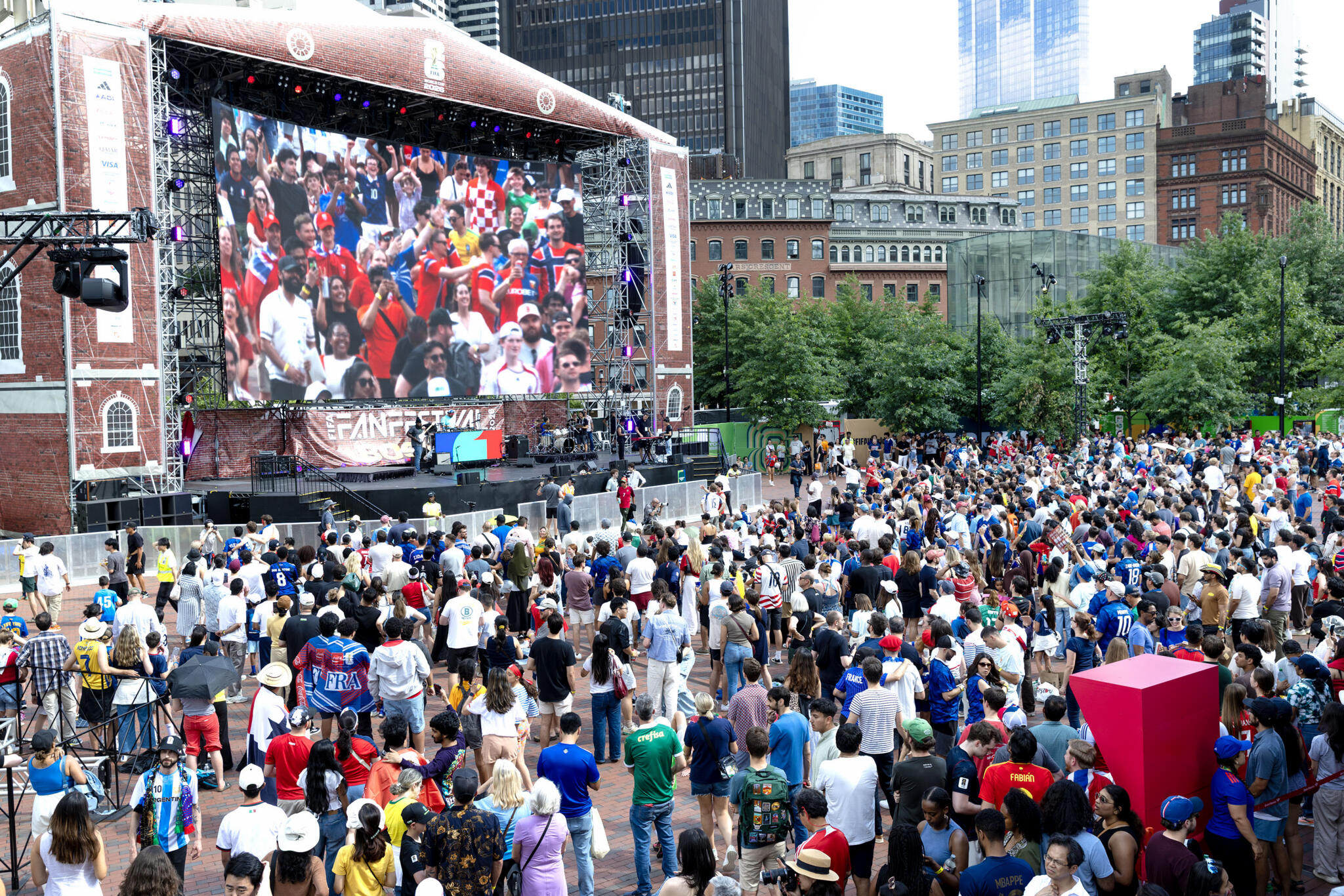 Boston vibre au rythme de la Coupe du monde alors que la France écrase la Norvège à Foxborough 8 Boston vibre au rythme de la Coupe du monde alors que la France écrase la Norvège à Foxborough - 7