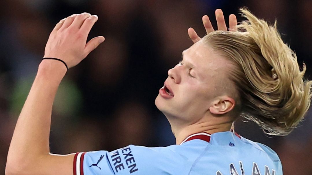 Pourquoi tout le monde adore Erling Haaland, l'imposant attaquant blond norvégien 27 120306_ErlingHaalandPopular_Vertical_CLEAN.jpg