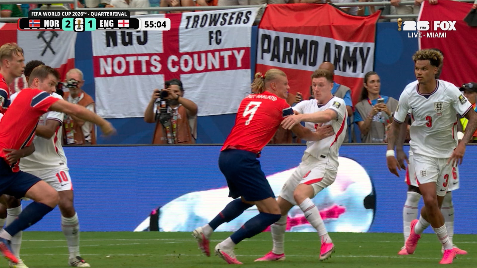 Polémique autour du VAR lors du match Norvège - Angleterre : le but de Bellingham est validé, celui de Berg est annulé 7 Le but de la Norvège, qui lui aurait donné l'avantage, est annulé par le VAR après une faute d'Erling Haaland sur l'Anglais Elliot Anderson | Coupe du Monde de la FIFA 2026™