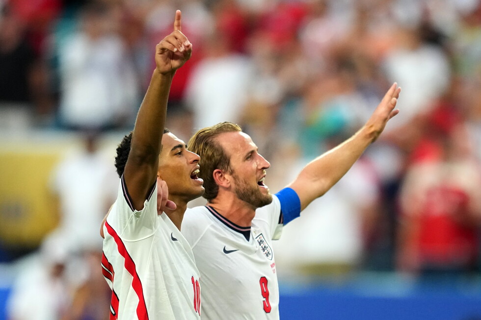Bellingham marque deux buts et l'Angleterre bat la Norvège 2-1 pour se qualifier pour les demi-finales de la Coupe du monde 14 Bellingham marque deux buts et l'Angleterre bat la Norvège 2-1 pour se qualifier pour les demi-finales de la Coupe du monde - 13